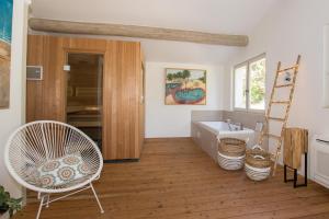 B&B / Chambres d'hotes AU CLOS DU PRESSOIR sauna spa et piscine au coeur d'un vignoble : photos des chambres