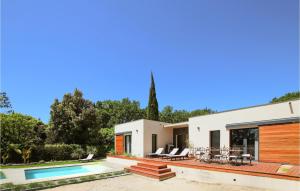 Maisons de vacances Beautiful Home In Sarrians With Outdoor Swimming Pool, Wifi And 3 Bedrooms : photos des chambres