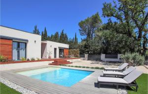 Maisons de vacances Beautiful Home In Sarrians With Outdoor Swimming Pool, Wifi And 3 Bedrooms : photos des chambres