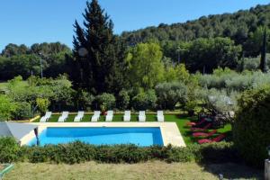 Maisons de vacances Bright house with garden and private pool : photos des chambres