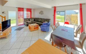 Maisons de vacances Awesome Home In Penmarch With Wifi And 4 Bedrooms : photos des chambres