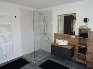 "Bi Oddi" - moderne FeWo mit Terrasse und Garten