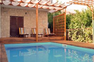 Apartment Lucy by the sea with a private pool