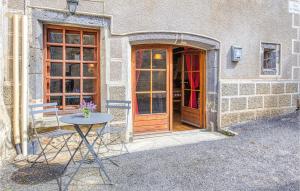 Cozy Apartment In Saint-Chely-Daubrac