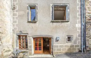Cozy Apartment In Saint-Chely-Daubrac - Lassouts
