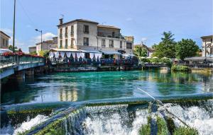 Appartements Amazing Apartment In Carpentras With Wifi And 2 Bedrooms : photos des chambres