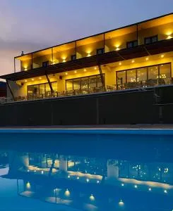 AKROTHEA suites & lounge - Nestáni