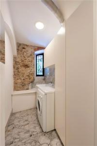 - Villa Novecentesca in VERSILIA - The Luxury of marble