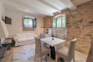 - Villa Novecentesca in VERSILIA - The Luxury of marble