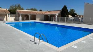 Villas Belle villa climatisee 4-5 couchages 2 terrasses piscine commune parking dans residence securisee 200m de la mer LRMA45 : photos des chambres