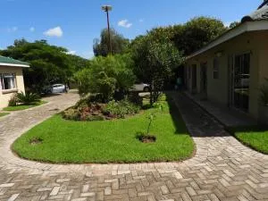 2 bedroomed apartment with en-suite and kitchenette - 2071 - Beatrice