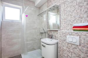 Apartments with parking space Pirovac, Sibenik - 20011