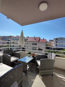 Lucy Apartment Split