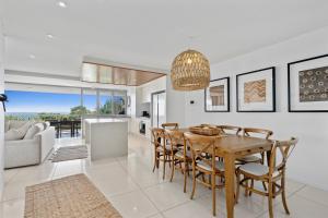 Waves 11 - Beachfront - Sleeps 8