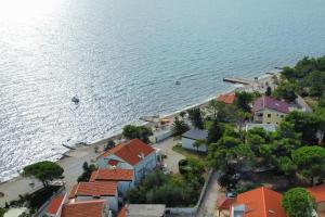 Apartments by the sea Vir - Kozjak, Vir - 20149