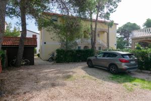 Apartments by the sea Vir - Kozjak, Vir - 20149