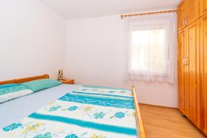 Apartments by the sea Vir - Kozjak, Vir - 20149