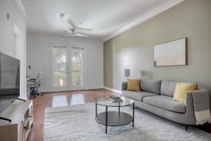 Playa Vista 1br w pool gym nr Whole Foods LAX-1052