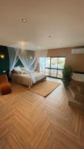 LovIn Luxury Romantic Suite with jacuzzi