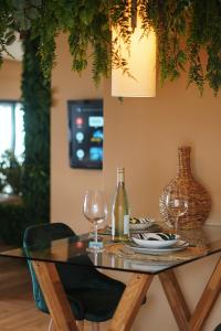 LovIn Luxury Romantic Suite with jacuzzi