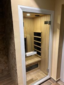 LovIn Luxury Romantic Suite with jacuzzi