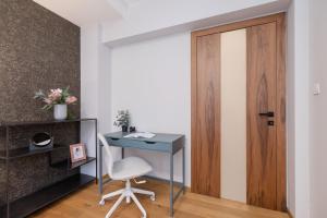 Chopina Apartment Cracow by Renters