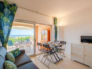 Apartment Le Domaine de la Croisette by Interhome
