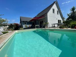 Villas Maison en bois avec piscine a 1000 m des plages. : photos des chambres