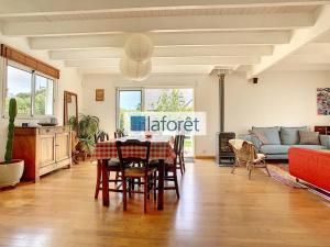 Villas Maison en bois avec piscine a 1000 m des plages. : Villa