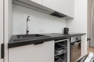 Fashionable City Center Apartment by Noclegi Renters