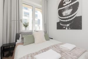 Fashionable City Center Apartment by Renters