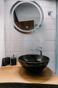 Zandre shiny apartment