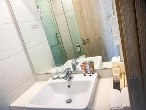 The First Stay Hotel