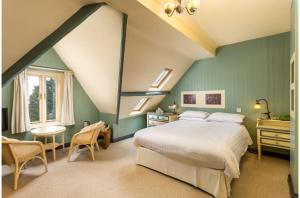 Double Room with Sea View room in OYO Orestone Manor