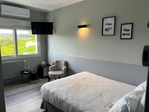 Hotels Logis Les Voiliers : photos des chambres