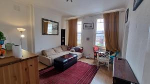 Extra Large One Bedroom Flat with Parking