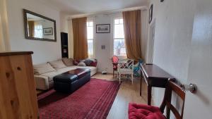 Extra Large One Bedroom Flat with Parking