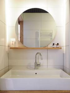 Domaine Les 4 Vents, élégant gîte privé 4 suites vue montagne pour 2 à 8 personnes au cœur de 12 hectares de nature