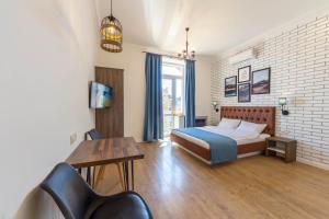 Apartment with balcony and a view of Khreschatyk room in Scandinavian Apartments