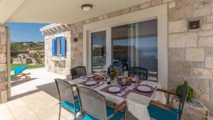 Traditional stone poolside villa in Bol