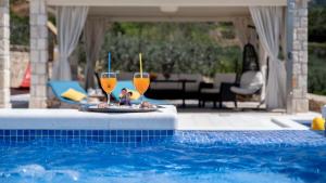 Traditional stone poolside villa in Bol