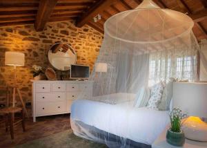 Tuscan Escape Luxury 2 bedroom apartment with pool