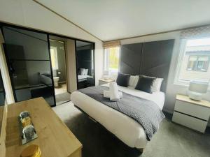 Mulberry Lodge with Hot Tub