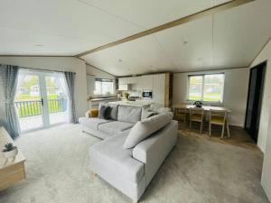 Mulberry Lodge with Hot Tub