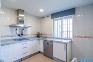 Adosado con vistas al mar desde la piscina con BBQ