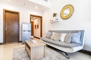 Lower floor studio with a sofa bed in JVC - Allsopp&Allsopp