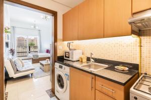 Lower floor studio with a sofa bed in JVC - Allsopp&Allsopp