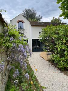 Modern country house near Fontainebleau