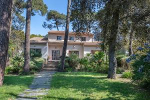 Maisons de vacances Villa familiale pour 15 a 350m de la plage de L Ocean : photos des chambres