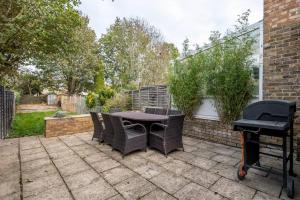 Stylish Victorian 3 Bed House Huge GardenParking
